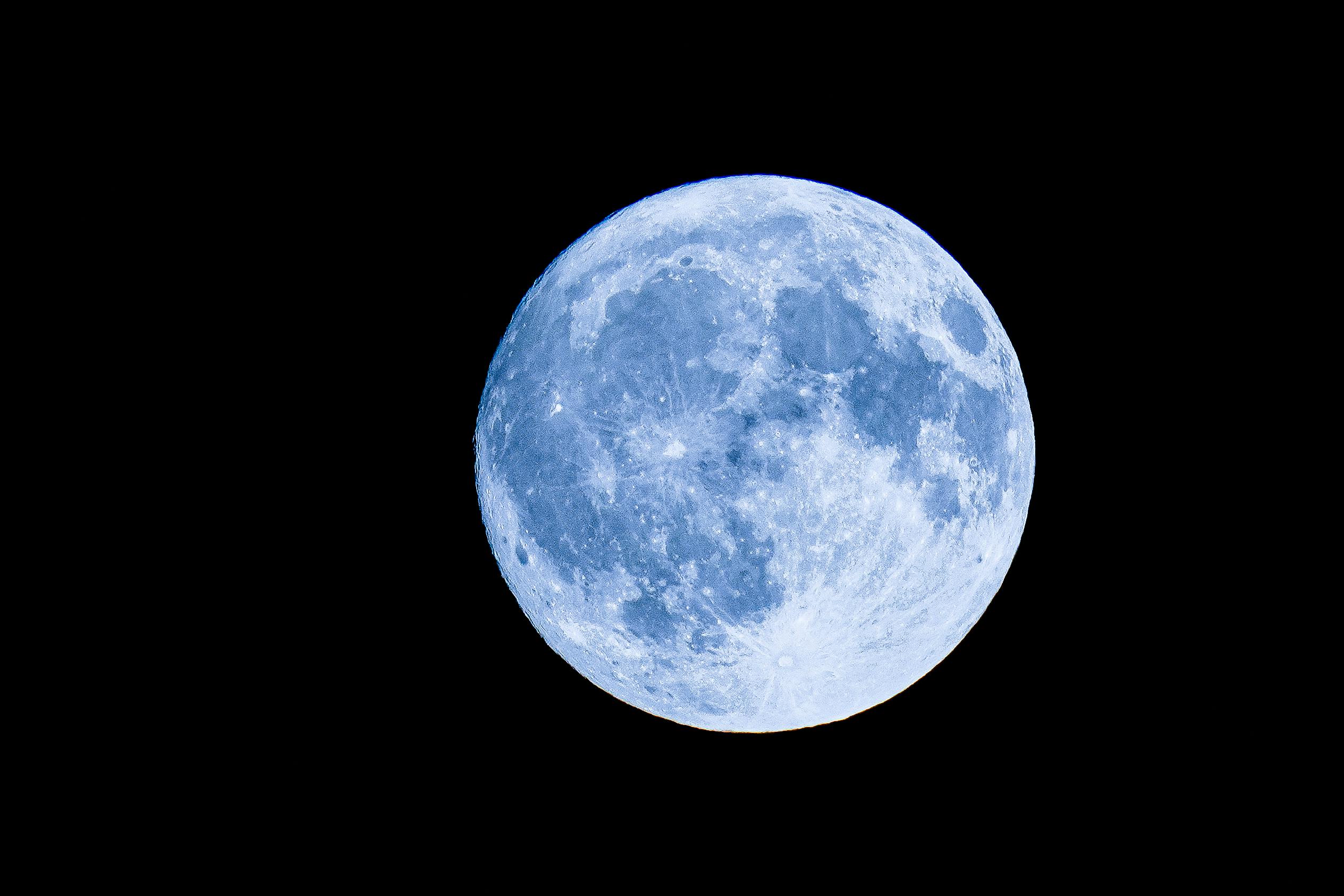 Luna llena azul
